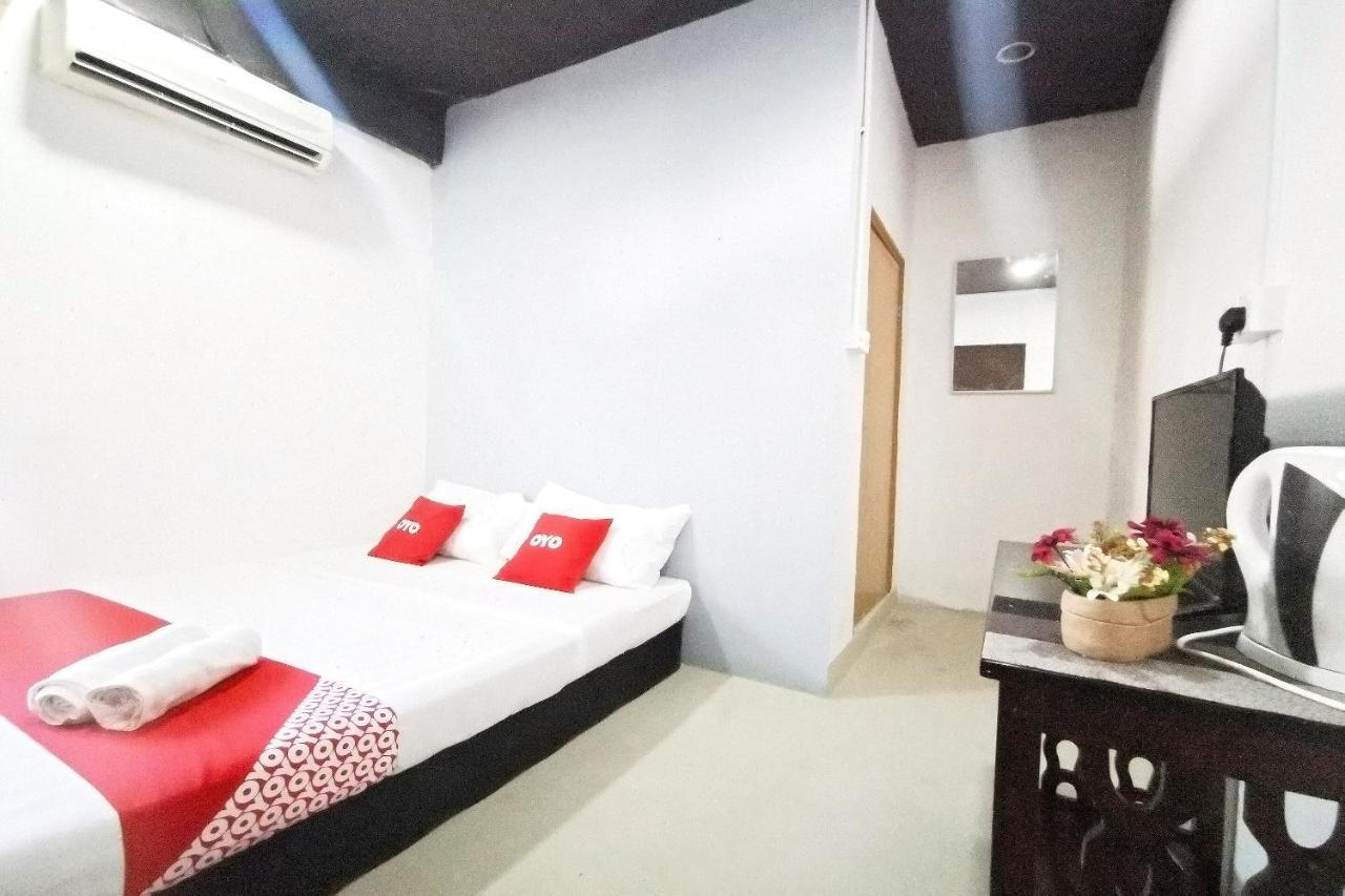 Oyo 89398 Doorbellz Hotel Kota Kinabalu Kültér fotó