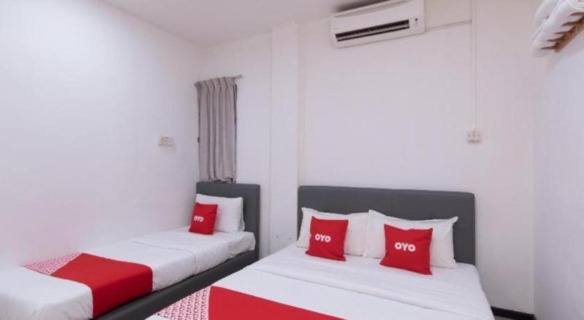 Oyo 89398 Doorbellz Hotel Kota Kinabalu Kültér fotó