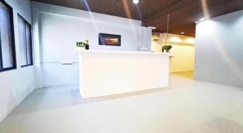 Oyo 89398 Doorbellz Hotel Kota Kinabalu Kültér fotó