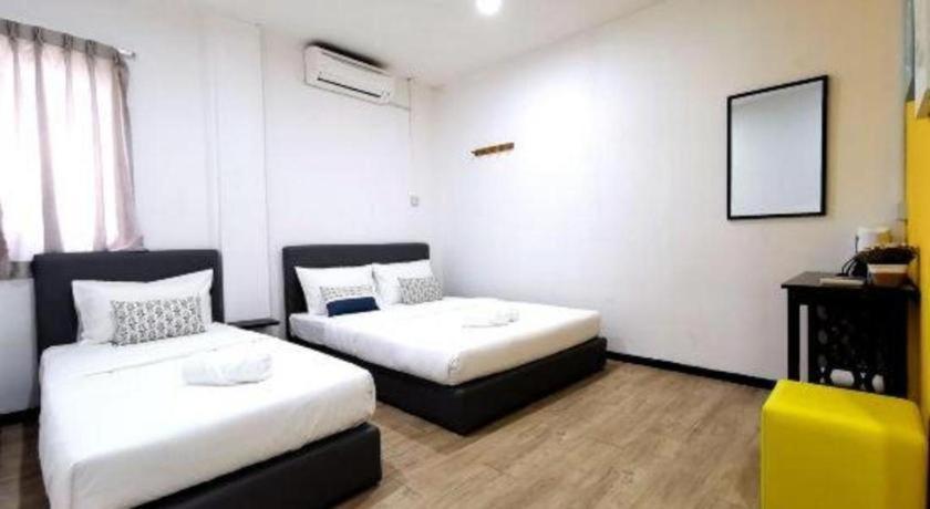 Oyo 89398 Doorbellz Hotel Kota Kinabalu Kültér fotó