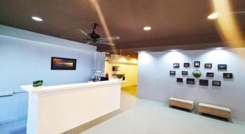 Oyo 89398 Doorbellz Hotel Kota Kinabalu Kültér fotó